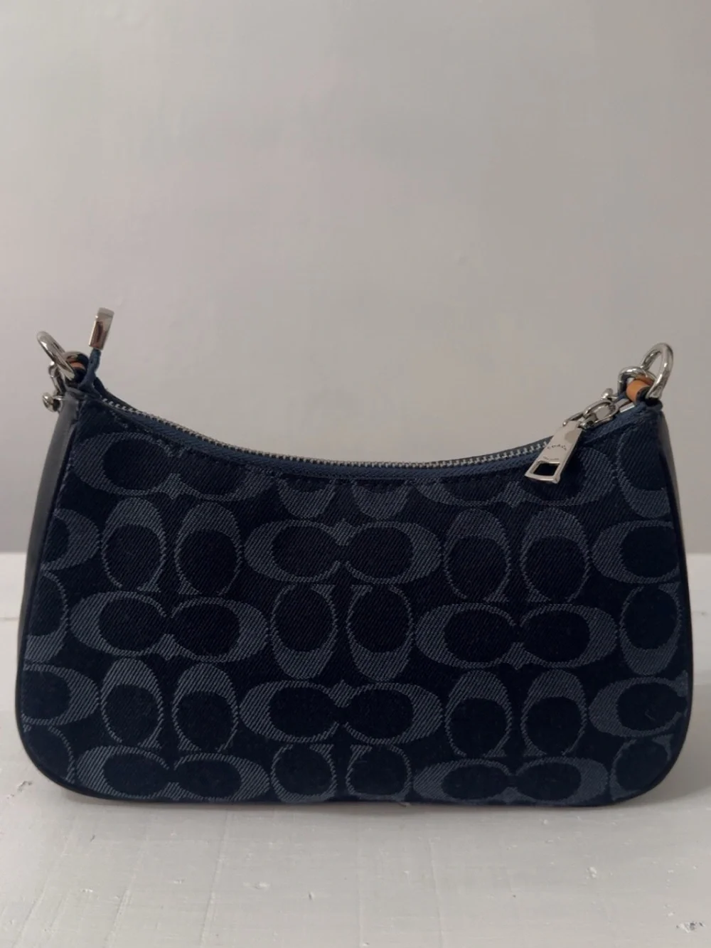 COACH Teri Shoulder Bag In Signature Canvas Denim ( New)